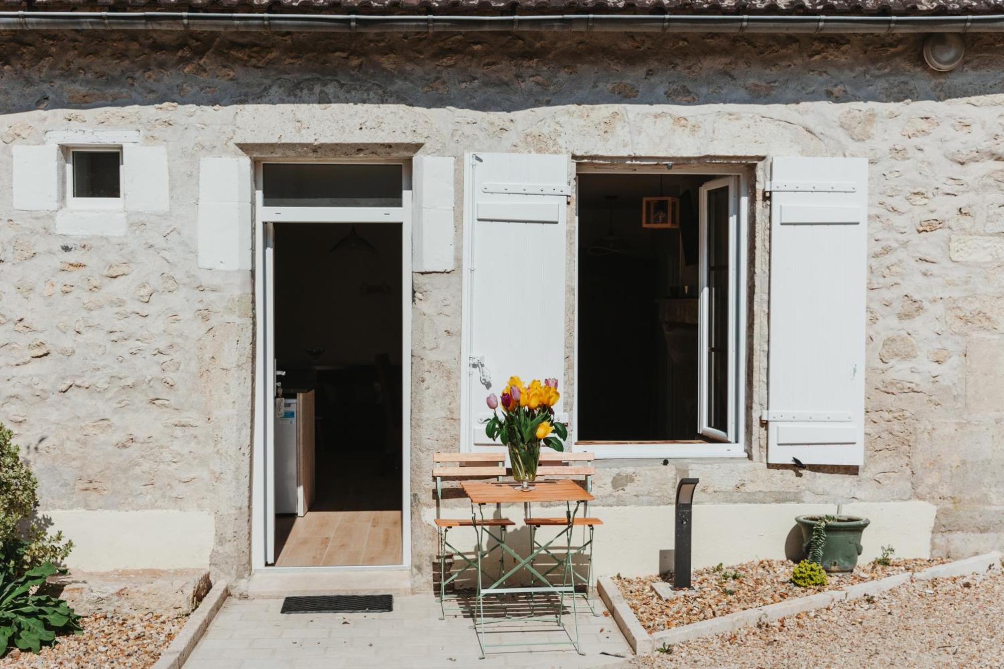 Logis Auberge Du Centre Chitenay Kültér fotó
