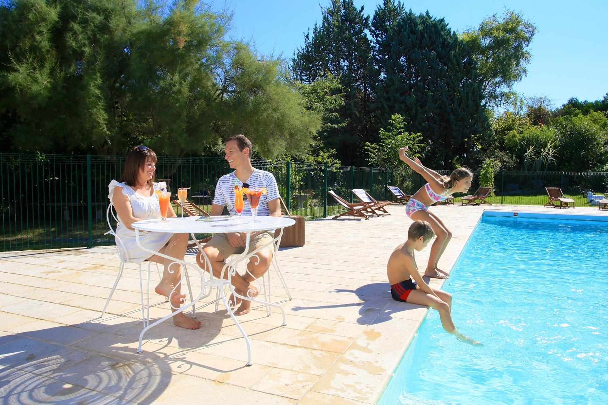 Logis Auberge Du Centre Chitenay Kültér fotó