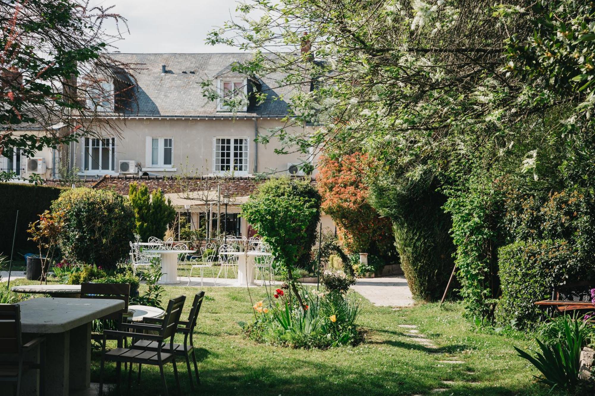 Logis Auberge Du Centre Chitenay Kültér fotó