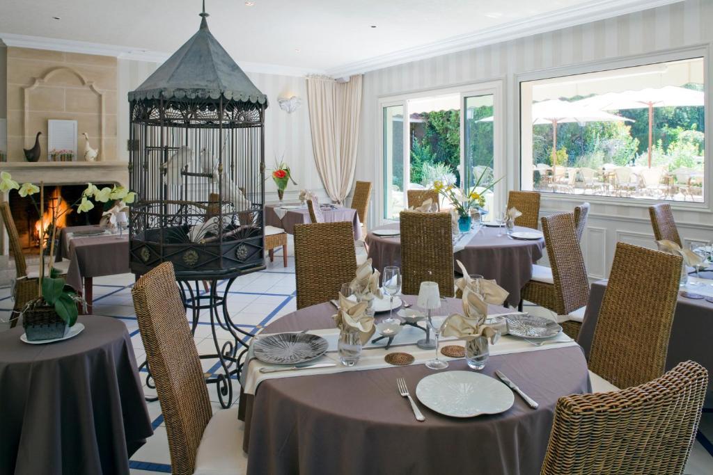 Logis Auberge Du Centre Chitenay Kültér fotó